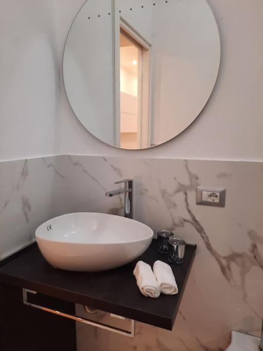 N&Ghomesweethome Raffaelloelegante Appartamento Ideale Casa Vacanze Affari Milan Exterior photo